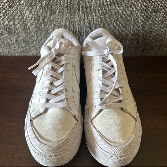 Nike Court Legacy Lift Women’s Size 10 Triple White Shoes DM7590-101 Platform - Picture 2 of 10